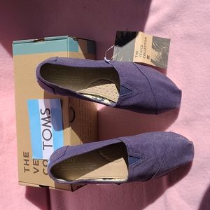 NWT Tom's womens shoes